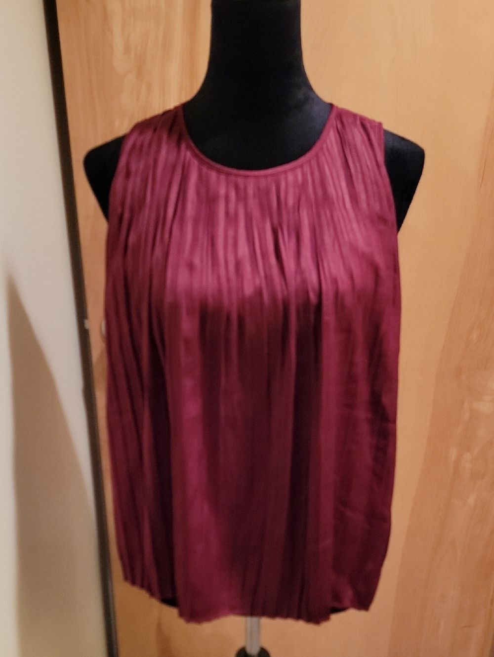 Banana Republic Sleeveless Pleated Blouse - Wine/Burgundy